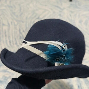 Goorin Bros wool feather cloche 1920s asymmetrical hat ￼M